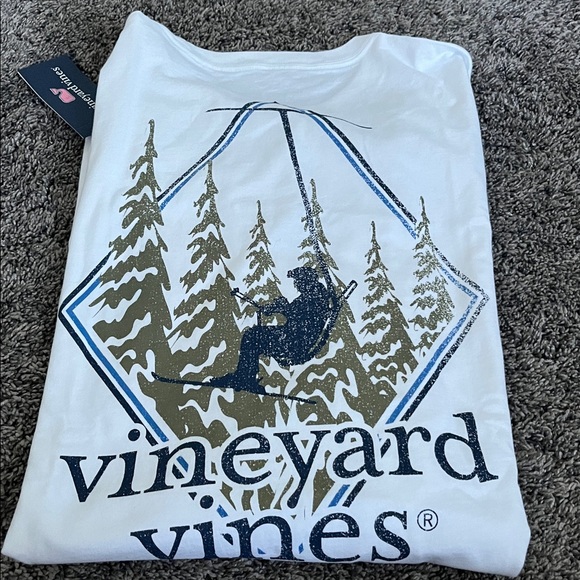 Vineyard Vines White Long Sleeve Tee with chair left graphics. Men Large. New - Picture 1 of 7